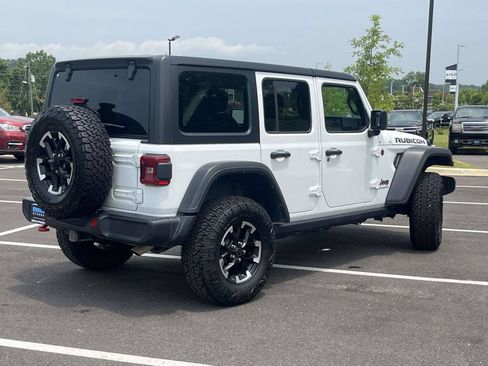 Used 2025 Jeep Wrangler Unlimited Rubicon AWD/4WD image 3