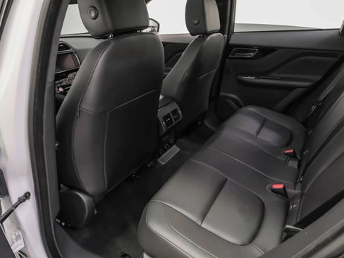 Used 2019 Jaguar F-PACE Premium image 35
