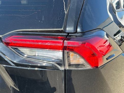Used 2022 Toyota RAV4 LE AWD/4WD image 18