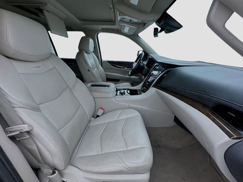 Used 2018 Cadillac Escalade Premium Luxury image 22