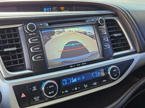 Used 2017 Toyota Highlander Plus w/ Protection Package #3 FWD image 21