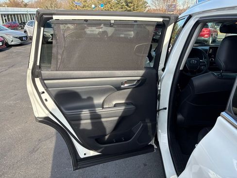 Used 2020 Toyota Highlander XLE image 49