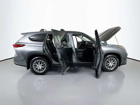 Used 2023 Toyota Highlander XLE AWD/4WD image 20