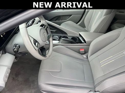 Certified 2025 Hyundai Elantra Sport image 11