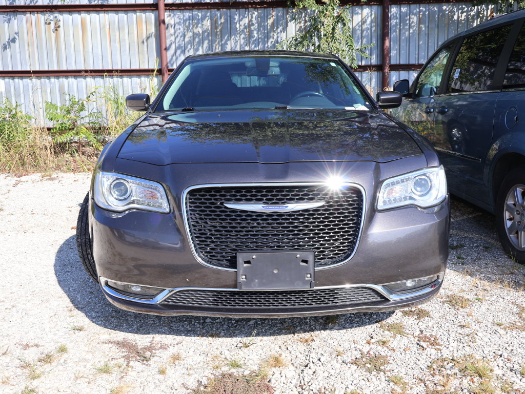 Used 2019 Chrysler 300 Touring w/ Driver Convenience Group RWD image 6
