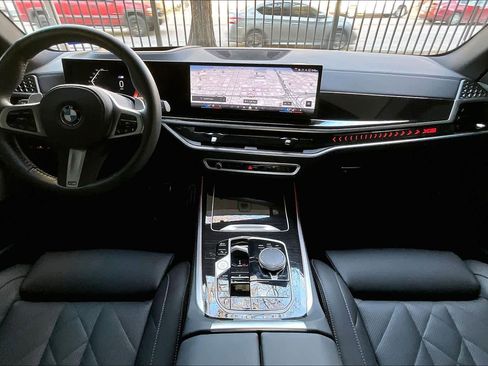 Used 2025 BMW X5 xDrive40i w/ M Sport Package image 15