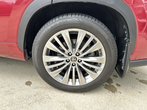 Used 2021 Toyota Highlander Platinum AWD/4WD image 32
