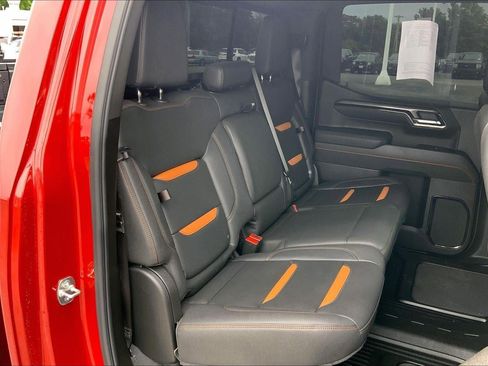 Used 2025 GMC Sierra 1500 AT4 w/ Technology Package AWD/4WD image 22