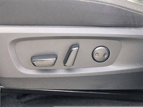 Used 2025 Nissan Pathfinder SV image 21