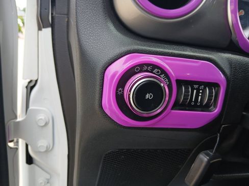 Used 2020 Jeep Wrangler Unlimited Sahara AWD/4WD image 13