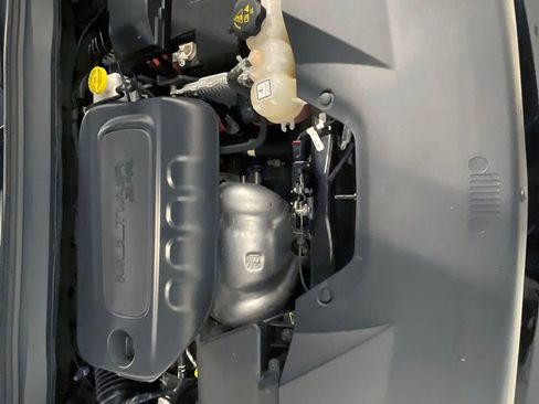 Used 2019 Jeep Cherokee Latitude Plus image 35