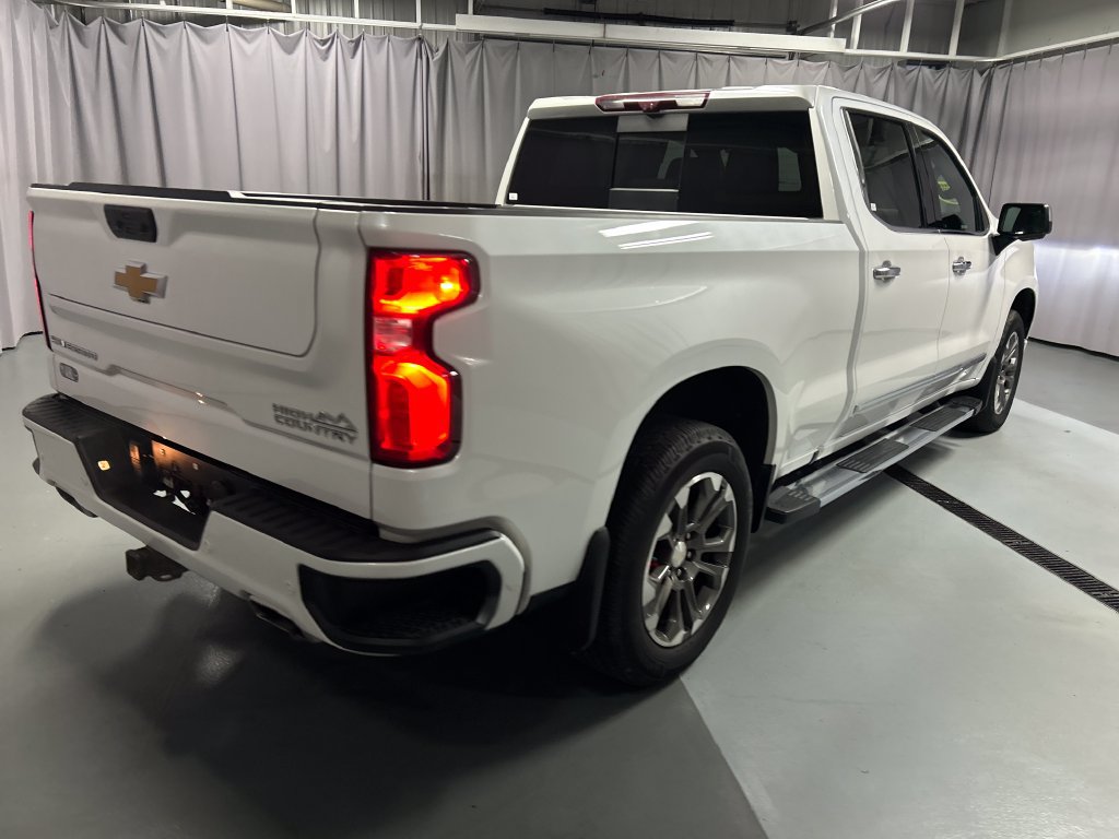 Used 2022 Chevrolet Silverado 1500 High Country w/ Technology Package AWD/4WD image 7