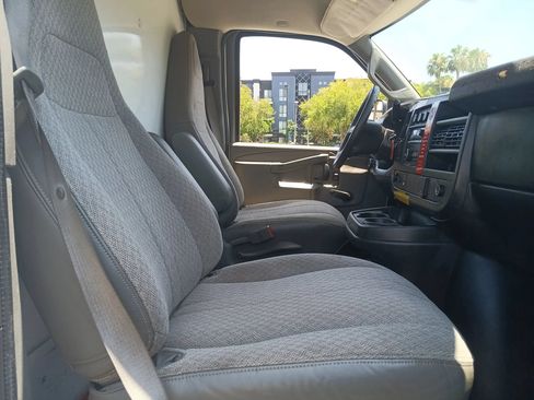 Used 2016 Chevrolet Express 3500 RWD image 15