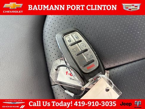 Used 2025 Chrysler Pacifica Select FWD image 30