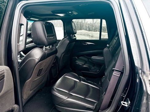 Used 2015 Cadillac Escalade Platinum image 10