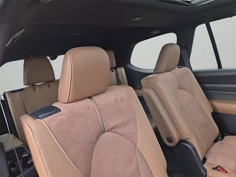 Used 2026 Toyota Grand Highlander AWD Hybrid image 18