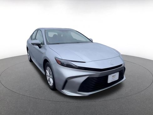 Used 2025 Toyota Camry LE image 3