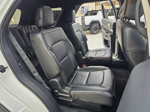 Used 2016 Ford Explorer Limited image 23