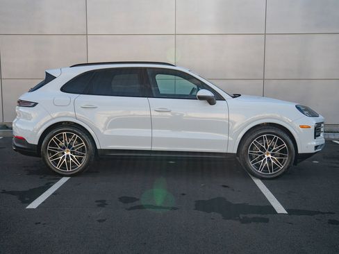 Used 2025 Porsche Cayenne image 8