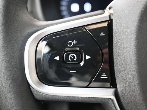 New 2026 Volvo XC90 B6 Plus w/ Protection Package Premier image 28