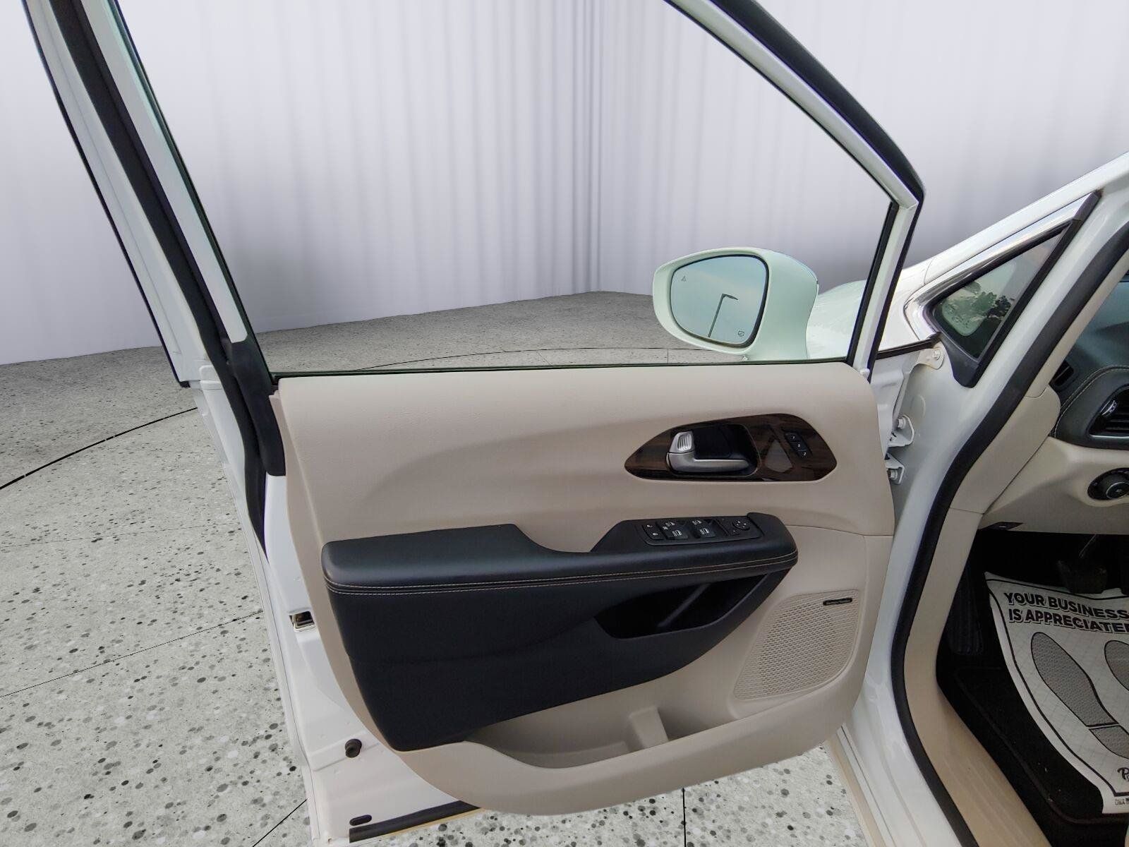 Used 2021 Chrysler Pacifica Limited w/ Premium & Safety Sphere Group AWD/4WD image 11