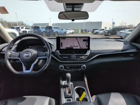 Used 2023 Nissan Altima 2.5 SR w/ SR Premium Package image 11