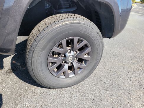 Certified 2021 Toyota Tacoma SR5 image 10