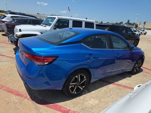Used 2025 Nissan Sentra SV FWD image 6
