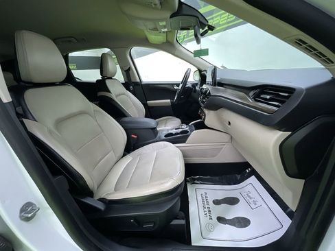 Used 2020 Ford Escape Titanium image 27