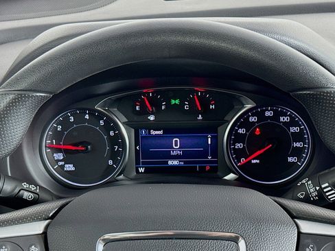 Used 2024 GMC Terrain SLE w/ Driver Convenience Package image 18