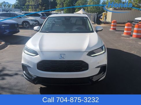 Used 2023 Honda HR-V EX-L image 2