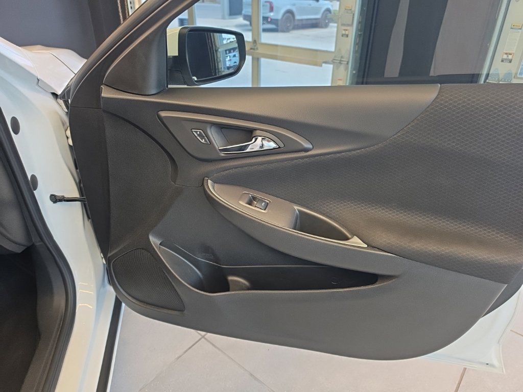 Used 2025 Chevrolet Malibu RS FWD image 48