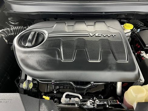 Used 2022 Jeep Cherokee Latitude Lux w/ Sun & Sound Group image 38