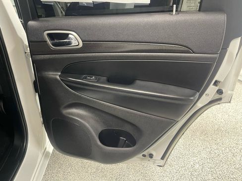 Used 2017 Jeep Grand Cherokee Altitude AWD/4WD image 8