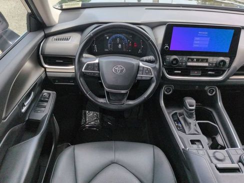 Used 2024 Toyota Grand Highlander AWD image 16