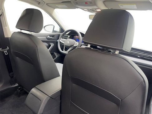 Used 2025 Volkswagen Jetta SE w/ Sunroof Package image 41