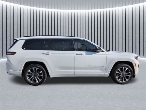 Certified 2025 Jeep Grand Cherokee L Overland w/ Luxury Tech Group IV AWD/4WD image 4