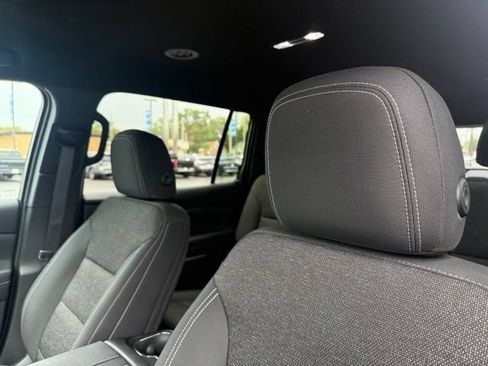 Used 2025 Chevrolet Traverse LT AWD/4WD image 8