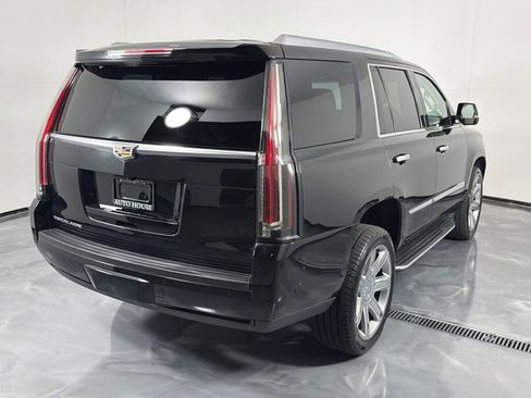 Used 2018 Cadillac Escalade Premium Luxury AWD/4WD image 5