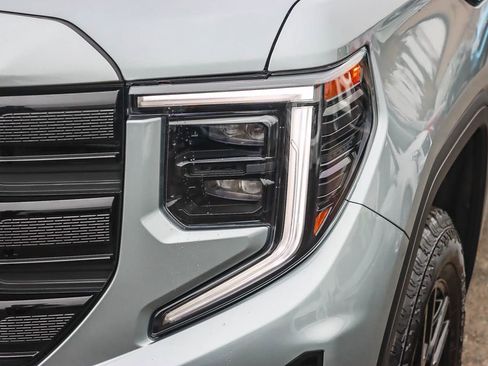 Used 2025 GMC Sierra 1500 Elevation image 7