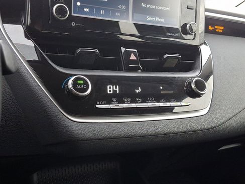 Used 2022 Toyota Corolla LE image 14