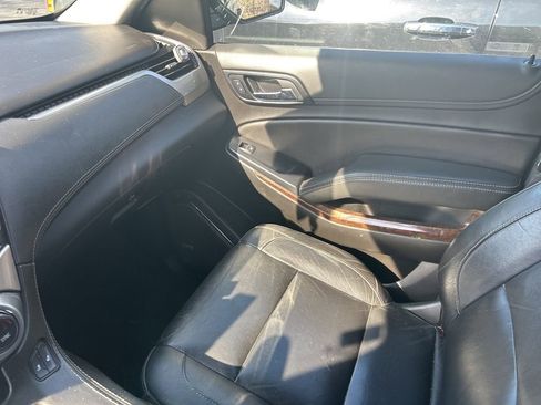 Used 2020 Chevrolet Suburban LT image 16