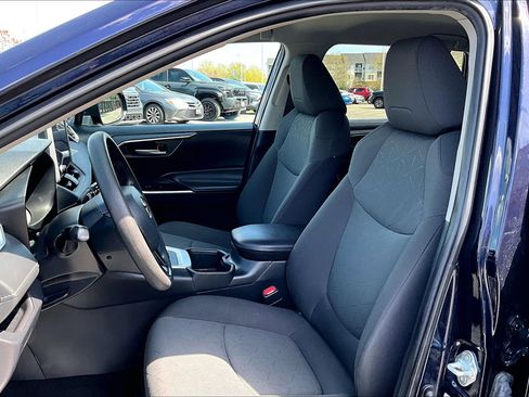 Used 2023 Toyota RAV4 XLE image 23