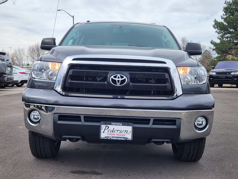 Used 2013 Toyota Tundra 4x4 CrewMax w/ Tow Pkg image 2