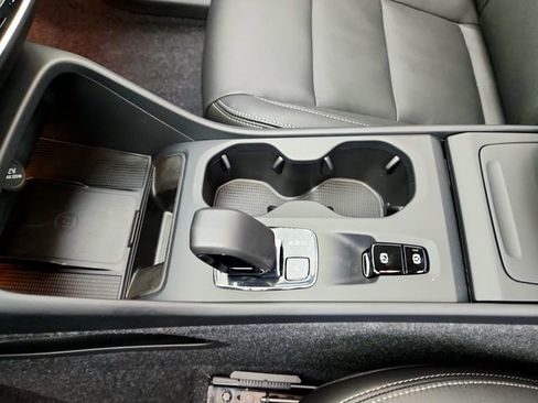 New 2025 Volvo XC40 B5 Core w/ Climate Package image 24