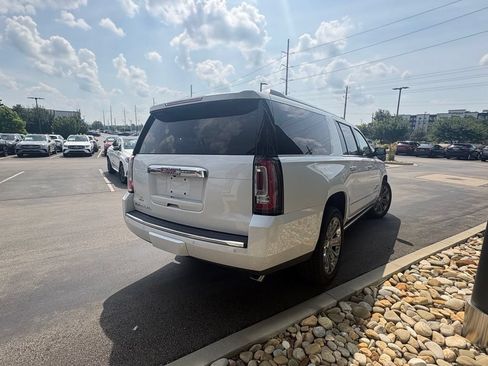 Used 2017 GMC Yukon XL Denali w/ Open Road Package AWD/4WD image 6