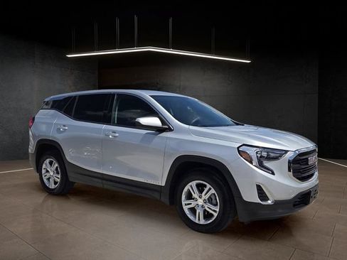 Used 2020 GMC Terrain SLE FWD image 1