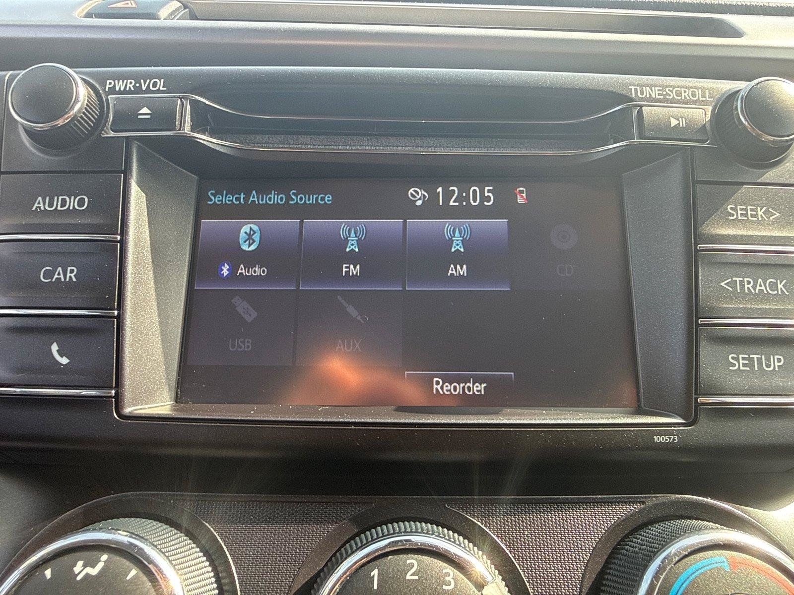 Used 2018 Toyota RAV4 LE w/ Carpet Mat Package AWD/4WD image 18