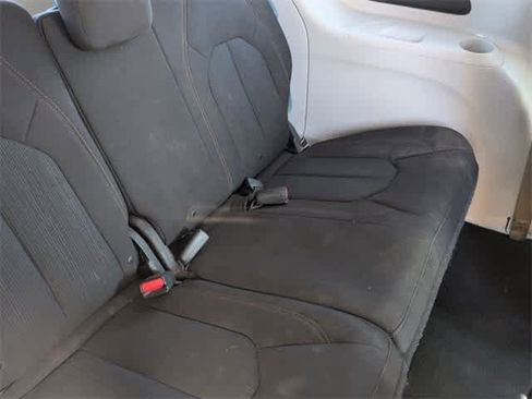 Used 2020 Chrysler Pacifica Touring image 22