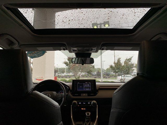 Used 2019 Toyota RAV4 XLE Premium FWD image 32